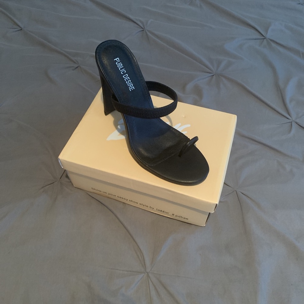 Black heels - Picture 2 of 3